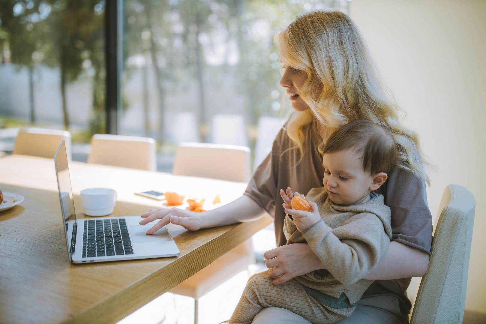 Łączenie macierzyństwa i biznesu – poznaj 5 korzyści