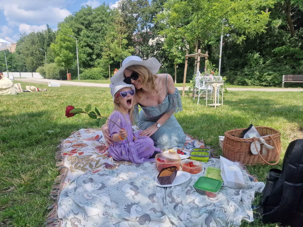 piknik wedlug bridgertonow 1 - Piknik według Bridgertonów w Parku Stare Koryto Warty w Poznaniu 2024 - Relacja