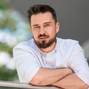 Piotr Kalewski - Top 10 Książka Roku - poznaj finalistów Kursorów Roku 2025 Piotr Kalewski - finalista Kursory Roku 2025, Książka Roku