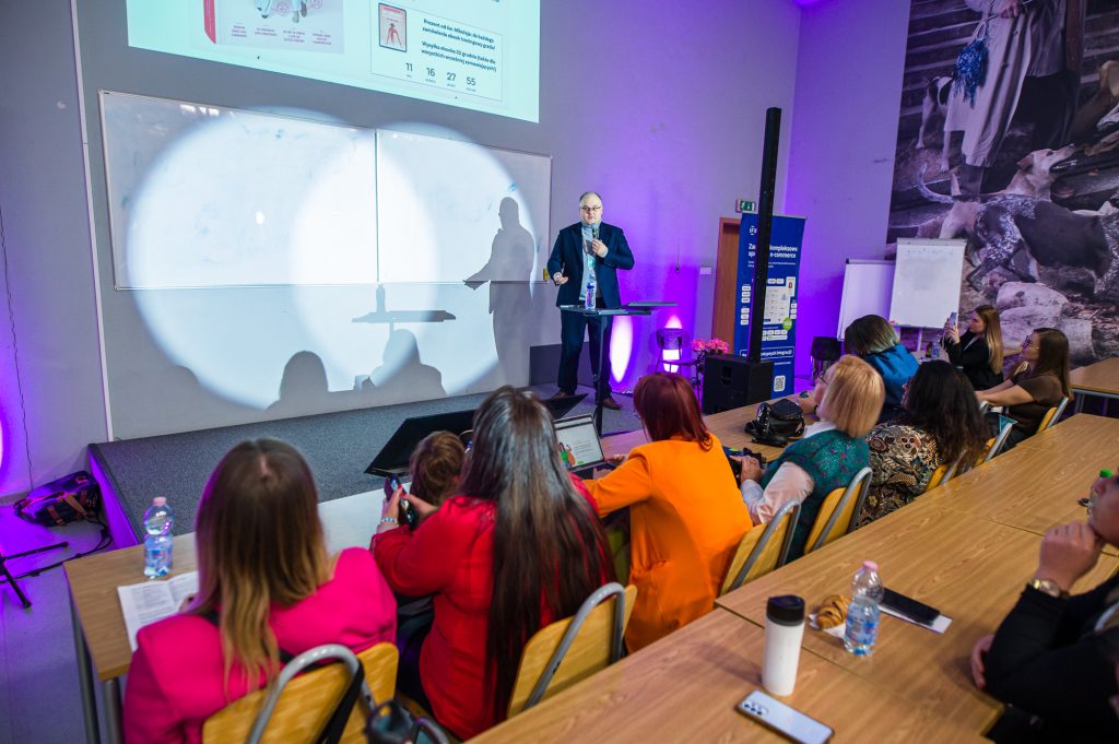 DSC1255 - GALA KURSORY ROKU i KONFERENCJA GIRLBOSSKIE POZNAŃ 2025 - Poznaj laureatki oraz laureatów!