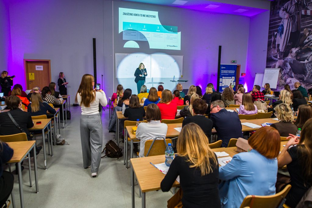 DSC1397 - GALA KURSORY ROKU i KONFERENCJA GIRLBOSSKIE POZNAŃ 2025 - Poznaj laureatki oraz laureatów!