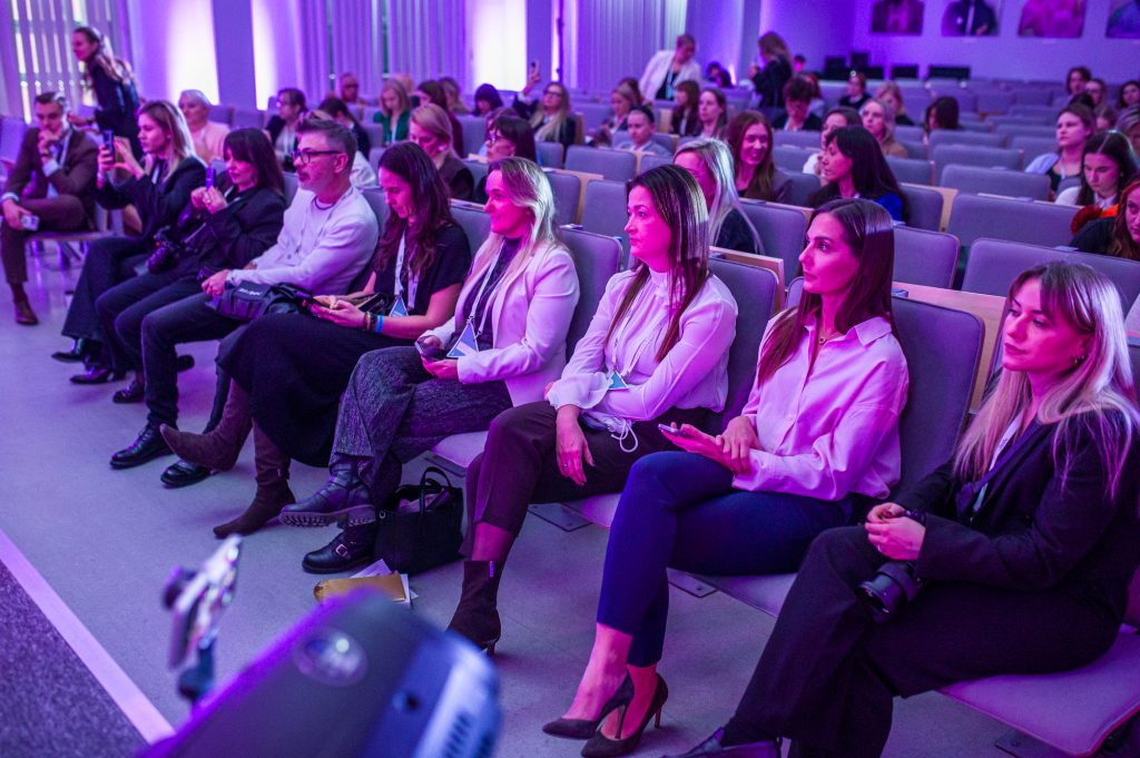 DSC1463 - GALA KURSORY ROKU i KONFERENCJA GIRLBOSSKIE POZNAŃ 2025 - Poznaj laureatki oraz laureatów!