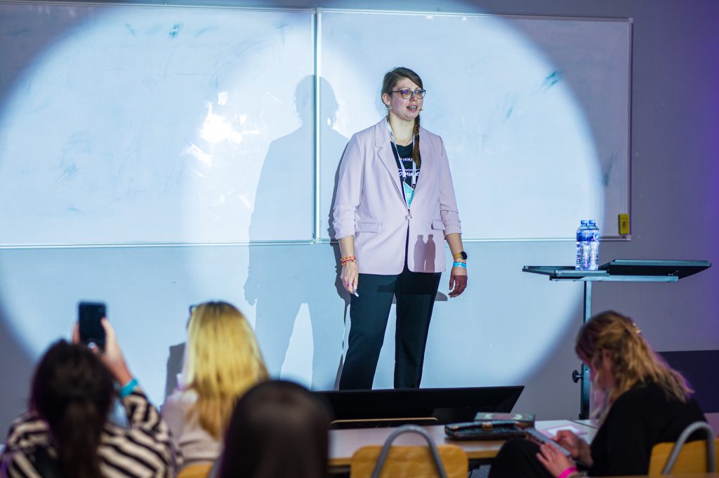 DSC1691 - GALA KURSORY ROKU i KONFERENCJA GIRLBOSSKIE POZNAŃ 2025 - Poznaj laureatki oraz laureatów!