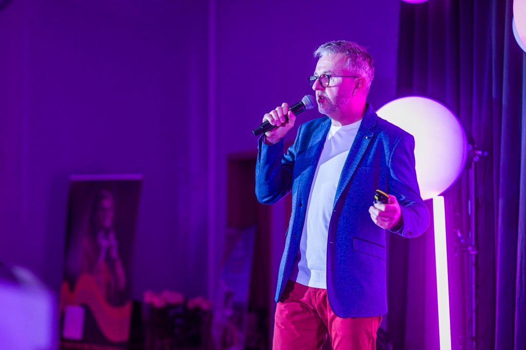 DSC1980 - GALA KURSORY ROKU i KONFERENCJA GIRLBOSSKIE POZNAŃ 2025 - Poznaj laureatki oraz laureatów!