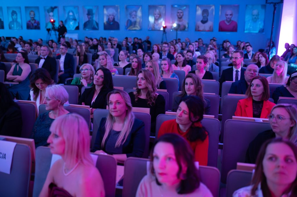 DSC2941 - GALA KURSORY ROKU i KONFERENCJA GIRLBOSSKIE POZNAŃ 2025 - Poznaj laureatki oraz laureatów!