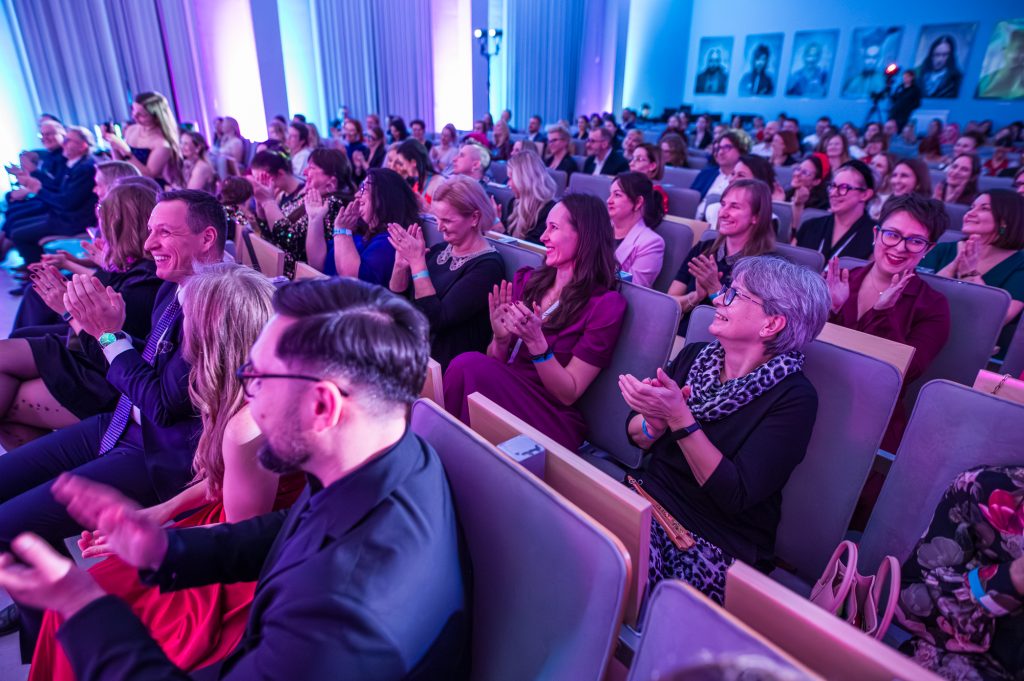 DSC3651 - GALA KURSORY ROKU i KONFERENCJA GIRLBOSSKIE POZNAŃ 2025 - Poznaj laureatki oraz laureatów!