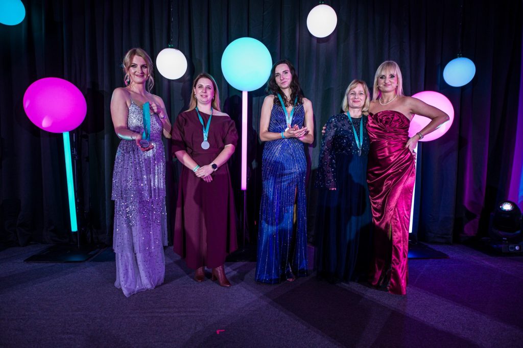 gala kursory roku 2 - GALA KURSORY ROKU i KONFERENCJA GIRLBOSSKIE POZNAŃ 2025 - Poznaj laureatki oraz laureatów!