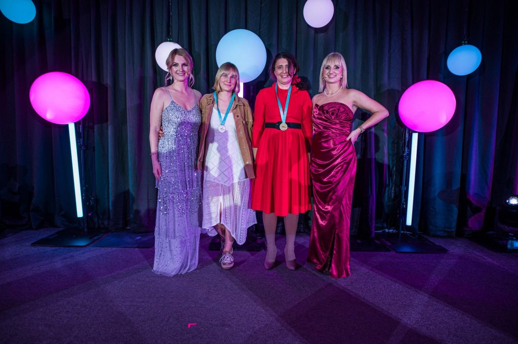 gala kursory roku 3 - GALA KURSORY ROKU i KONFERENCJA GIRLBOSSKIE POZNAŃ 2025 - Poznaj laureatki oraz laureatów!