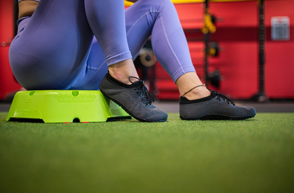 buty boso damskie1 - Buty barefoot damskie – naturalny sposób na zdrowe, silne i piękne stopy buty boso damskie