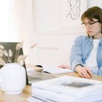Delegowanie zadań w małej firmie - dlaczego przemęczona przedsiębiorczyni przyciąga nieodpowiednich współpracowników