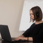 Psycholog online - kiedy warto skorzystać z pomocy i jak wygląda pierwsza konsultacja?